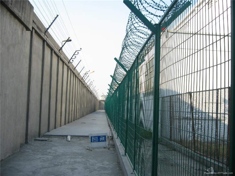 監獄護欄網需要有防攀爬的作用